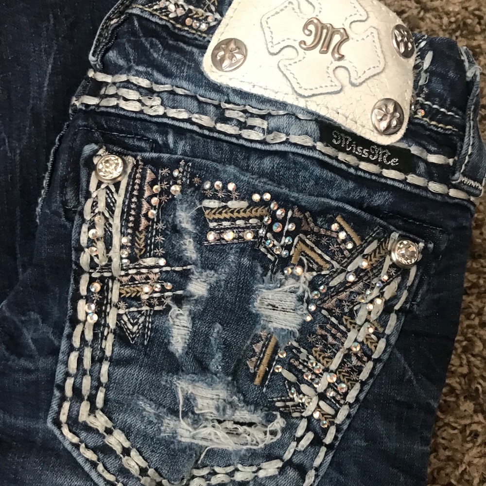 Miss Me signature straight size 23